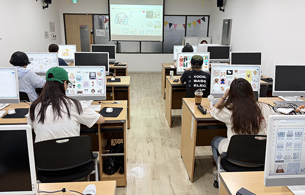동작50플러스센터는 KT동작 Biz기술팀 협조로 인터넷 회선을 전면 개선하고 센터 내 네트워크 환경을 보완했다고 밝혔다.